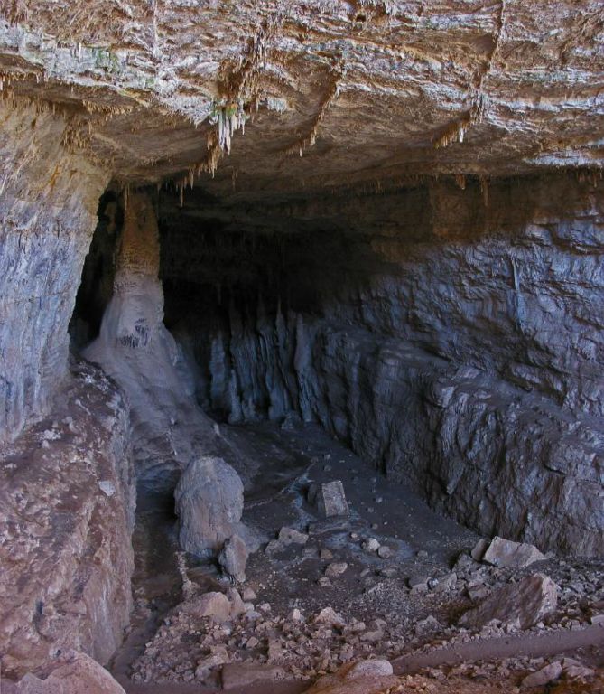 Cottonwood Cave's impressive entrance.